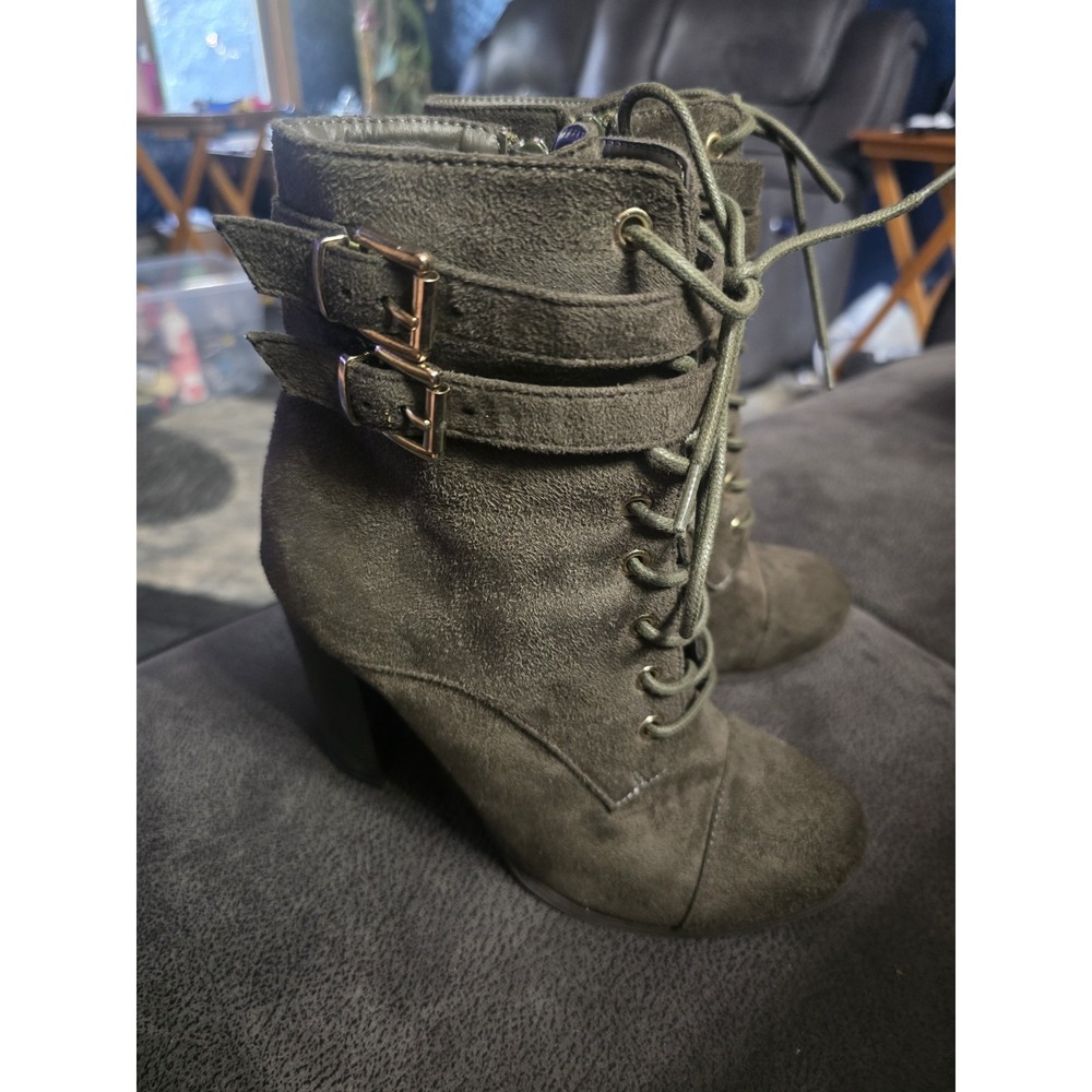 Charlotte Russe Emilia-37 Boots Womens 7 ‎  Olive V.suede Heels